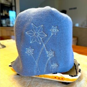 The North Face Floral Embroidered Fleece Lined Beanie Wool / Lining Polyester